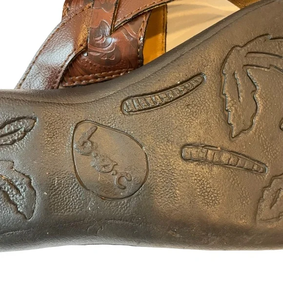 Woman's BOC Reagan Low Heel Thong Sandal Brown Leather with Black Sole Size 8 - Picture 12 of 13